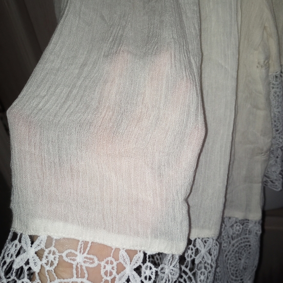 Andre by Unit Creme Lace and Rayon adjustable Bohemian Strappy Top New Small - Picture 9 of 10